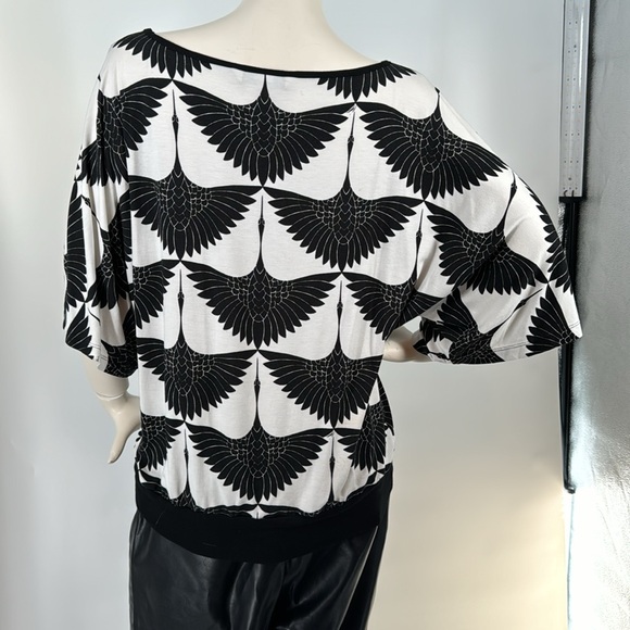 Trina Turk flowy wide sleeve blouse. Size L - Picture 5 of 8